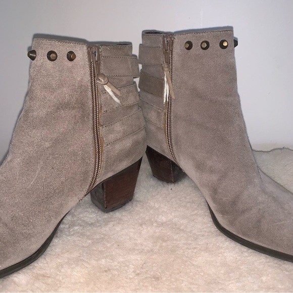 Stuart Weitzman Kickstart Studded Suede Ankle Boot 6 - Picture 5 of 14